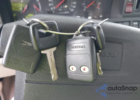 1993 Volvo 850 из США, поврежденный, VIN YV1LS5508P2067483